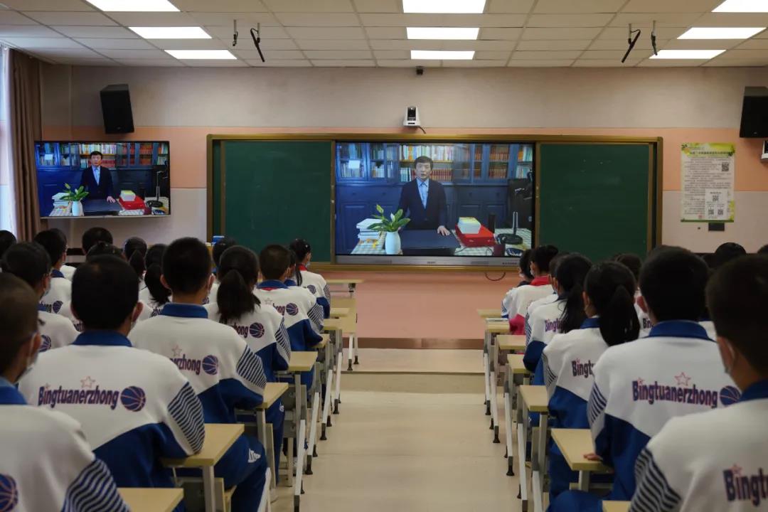 傳承中華文脈，經(jīng)典浸潤人生——新疆兵團(tuán)二中開展大型讀書月系列活動