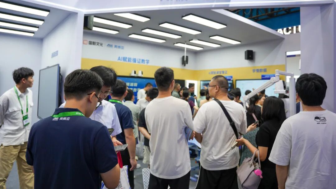 奧威亞AI+教育方案亞教展 “出圈”：人工智能助力教育引關(guān)注，國內(nèi)外需求高漲