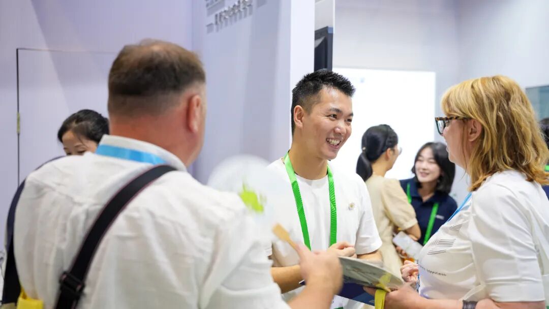 奧威亞AI+教育方案亞教展 “出圈”：人工智能助力教育引關(guān)注，國內(nèi)外需求高漲4.jpg