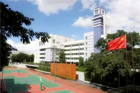 帶上移動錄播去辦畢業(yè)典禮和期末表彰大會，全校2000名師生就都能看直播！