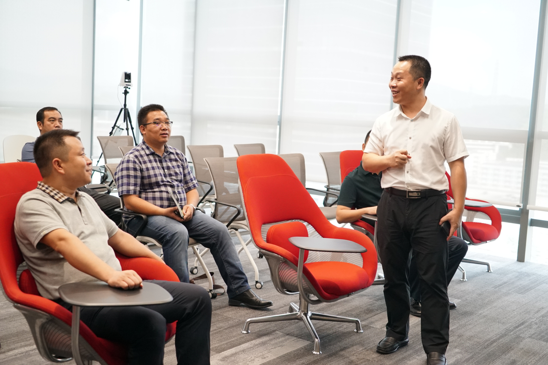 他山之石，可以攻玉——廣西河池副市長(zhǎng)鐘洪調(diào)研奧威亞科技創(chuàng)新