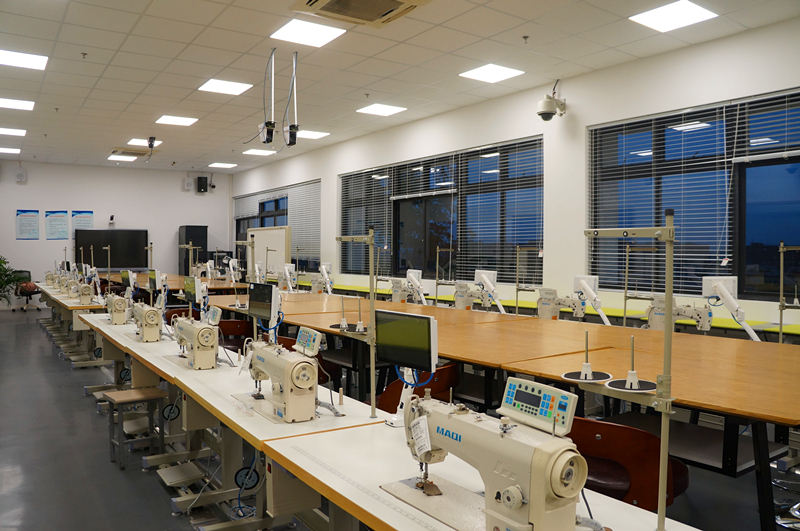 創(chuàng)新服裝實(shí)訓(xùn)教學(xué)，實(shí)現(xiàn)“教、學(xué)、做”一體化！