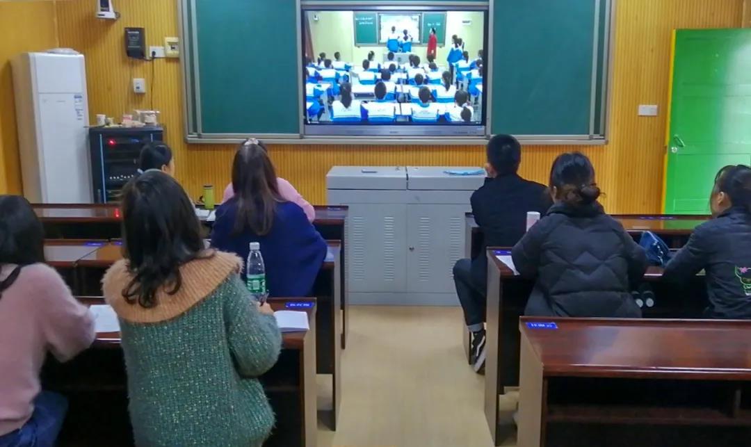 湖南網(wǎng)絡(luò)聯(lián)校：千群萬課，均衡城鄉(xiāng)教育