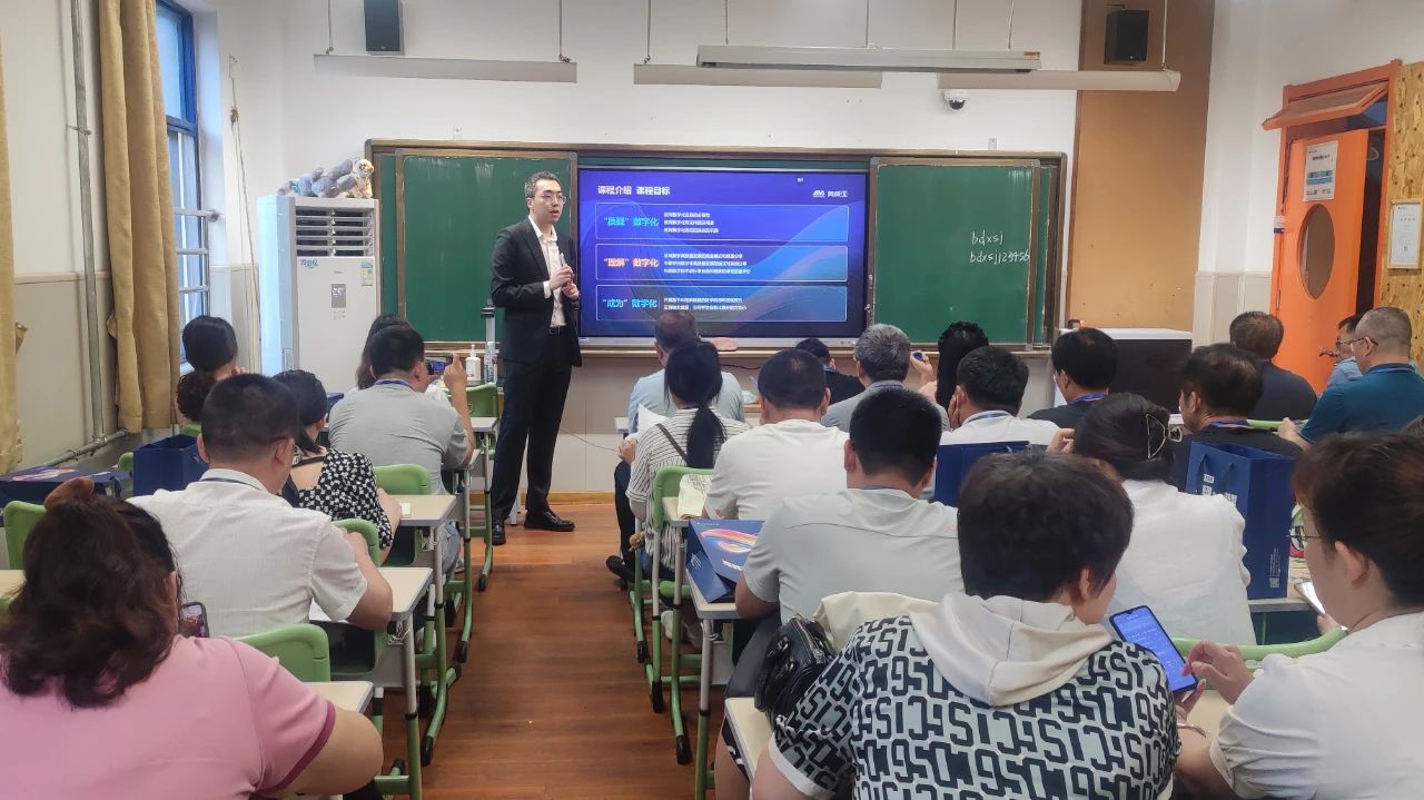 奧威亞AI賦能課堂循證，數(shù)據(jù)驅(qū)動(dòng)精準(zhǔn)教研